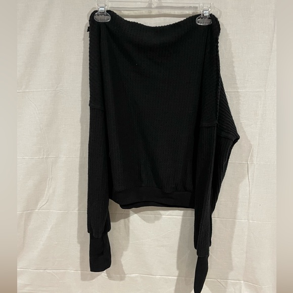 Treasure & Bond off the shoulder sweater. Black size Medium - Picture 4 of 4